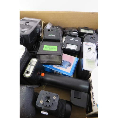 369 - Large collection of flash/camera equipment