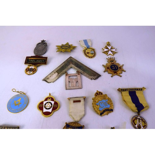 530 - Joblot of masonic badges and medals