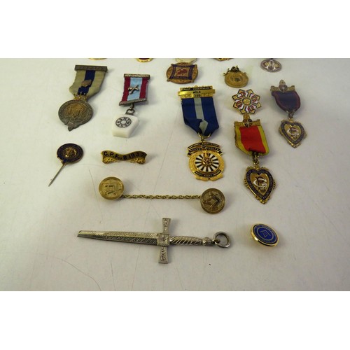 530 - Joblot of masonic badges and medals