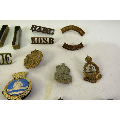 536 - Small job lot, military items