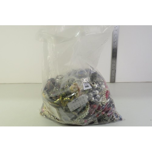 300 - 10kg bag of unsorted costume jewellery.