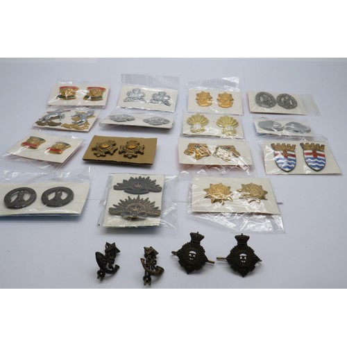 548 - 34 Military cap/Regiment badges