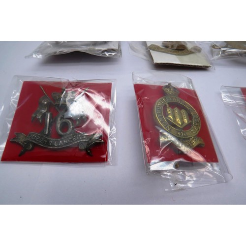 556 - 18 Military cap/Regiment badges