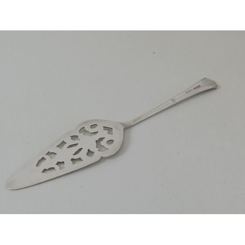 131 - Boxed silver cake slicer sheffield - 35g