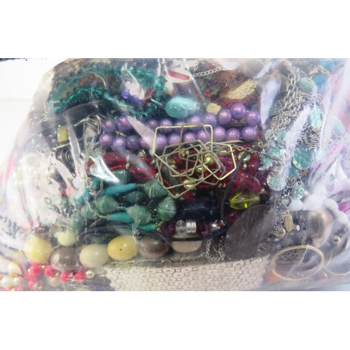 103 - 10kg Bag of mixed costume jewellery