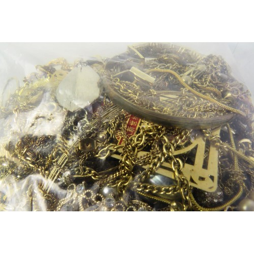 105 - 1.3kg of mixed gold tone jewellery