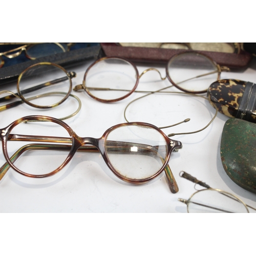 18 - Antique Eyewear Inc Plated, Cases, Etc Joblot