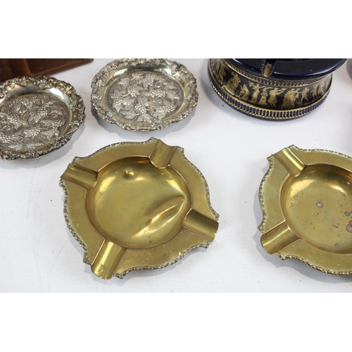 85 - Tobacciana Collectables Inc Ashtray, Staffordshire, Brass, Etc Joblot