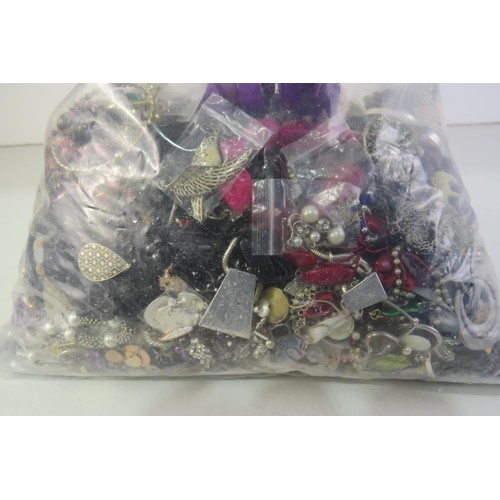 98 - 10kg bag of costume jewellery.