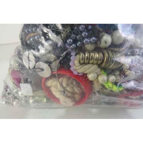 99 - 10kg bag of costume jewellery.