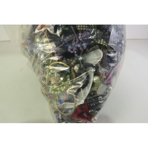 99 - 10kg bag of costume jewellery.