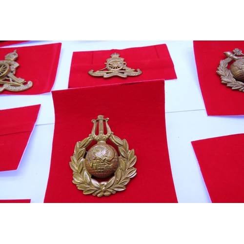 22 - 20 Military cap/Regiment badges