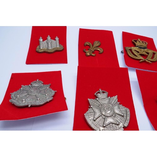 29 - 18 Military cap/Regiment badges