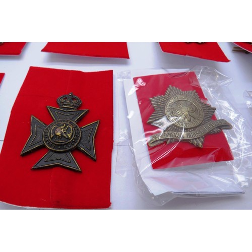 29 - 18 Military cap/Regiment badges