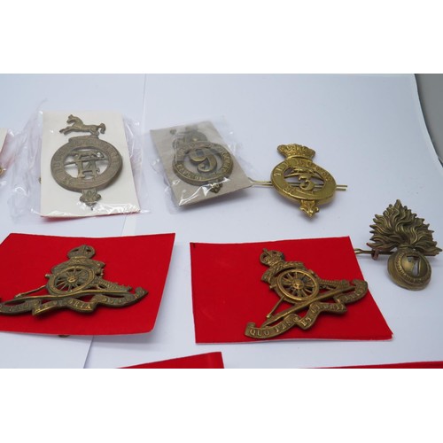 37 - 18 Military cap/Regiment badges