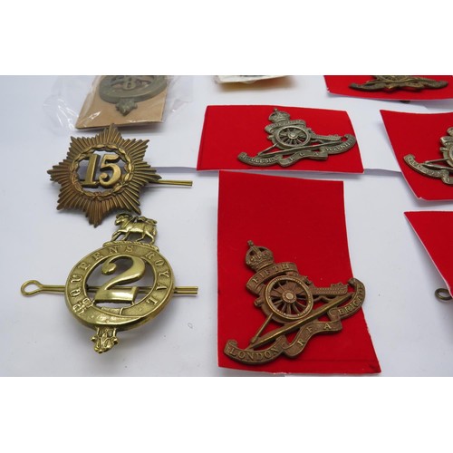 37 - 18 Military cap/Regiment badges