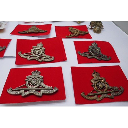 37 - 18 Military cap/Regiment badges