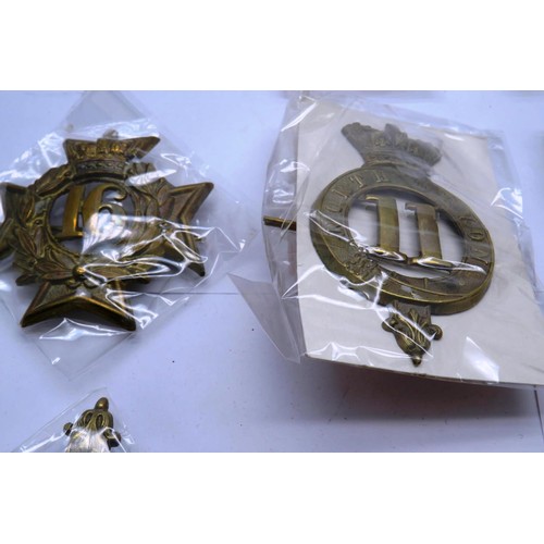 39 - 20 Military cap/Regiment badges