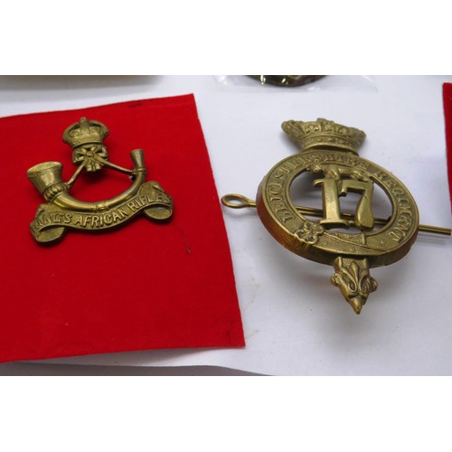 39 - 20 Military cap/Regiment badges