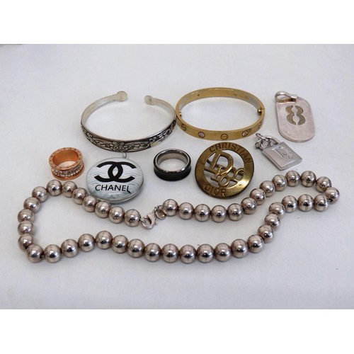 392 - Mixed lot of good quality costume jewellery