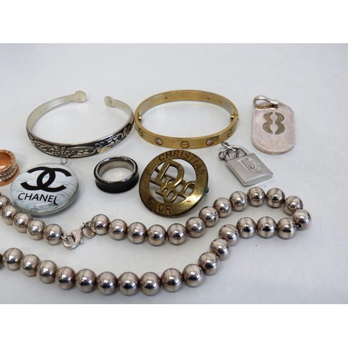 392 - Mixed lot of good quality costume jewellery