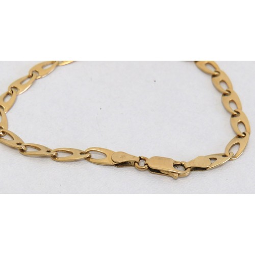 43 - 18ct Gold bracelet, length 7