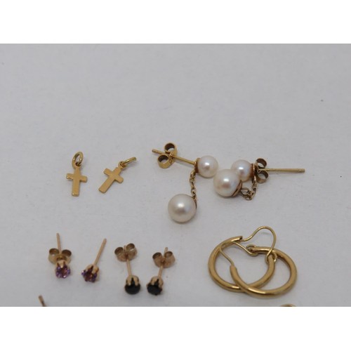 59 - Five pairs of 9ct gold earrings and one odd earring.
Weight 3.6g