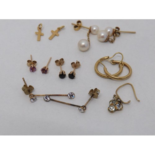 59 - Five pairs of 9ct gold earrings and one odd earring.
Weight 3.6g