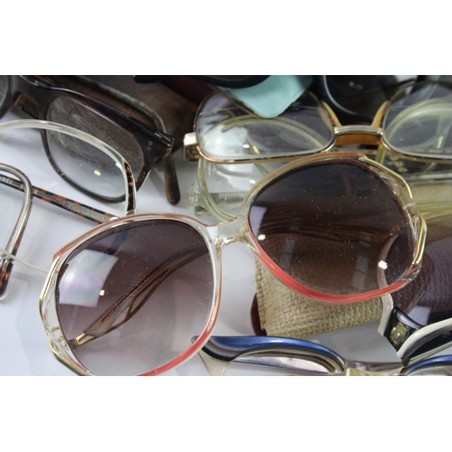 456 - Vintage Sunglasses Retro Plastic Inc Cases, Branded Joblot