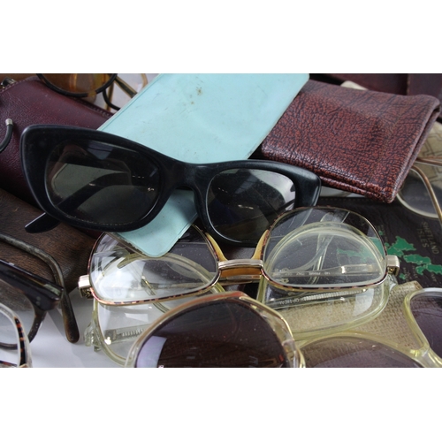 456 - Vintage Sunglasses Retro Plastic Inc Cases, Branded Joblot