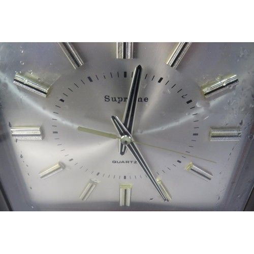 116 - Retro supreme quartz clock