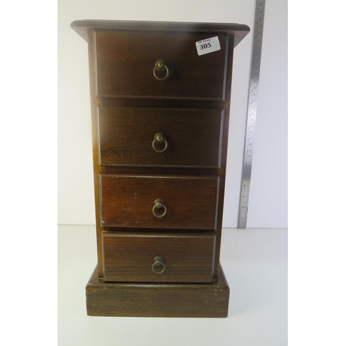 305 - Vintage small chest of drawers