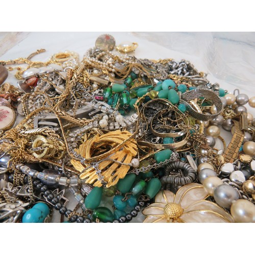 67 - 2kg of Jewellery to include vintage.