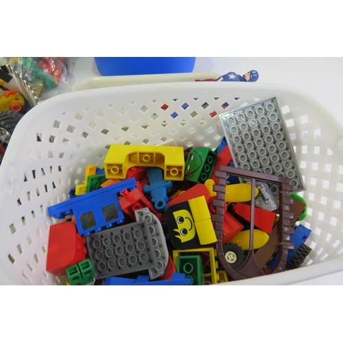 170 - Joblot of lego, vintage playmobil and other items