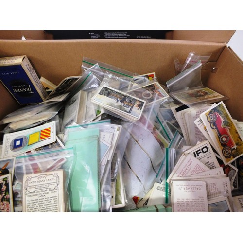 184 - Box of cigarette cards and albums.