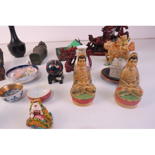 268 - Lot of oriental collectables.