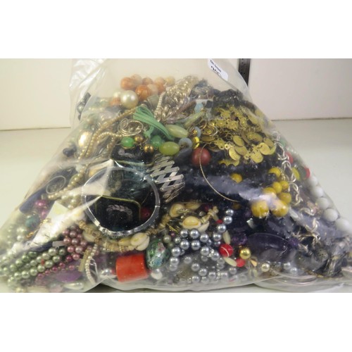 297 - 10kg bag of costume jewellery to include vintage.