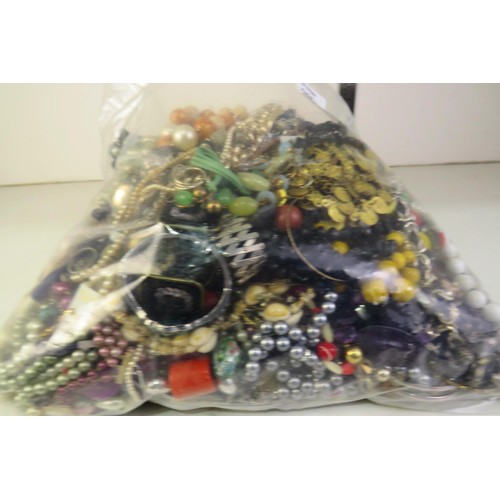 297 - 10kg bag of costume jewellery to include vintage.