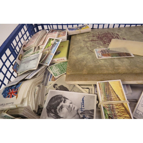 102 - Tray of cigarette cards