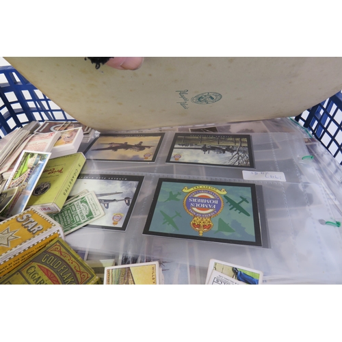 102 - Tray of cigarette cards