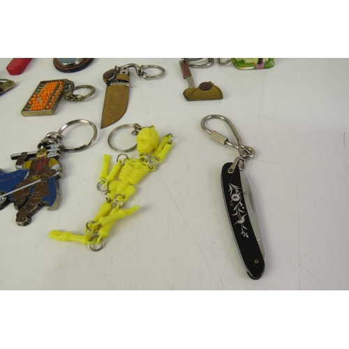 110 - Thirty novelty keyrings