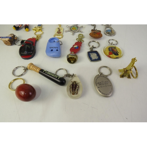 114 - Thirty novelty keyrings