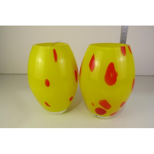 58 - Two yellow Hut princ vases