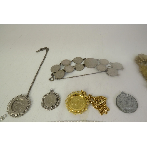 135 - Mixed costume jewellery including vintage