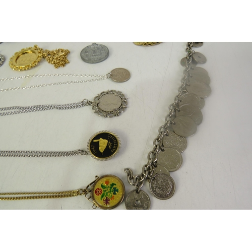 135 - Mixed costume jewellery including vintage