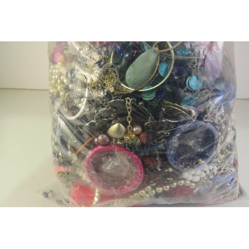 132 - 10kg Mixed costume jewellery