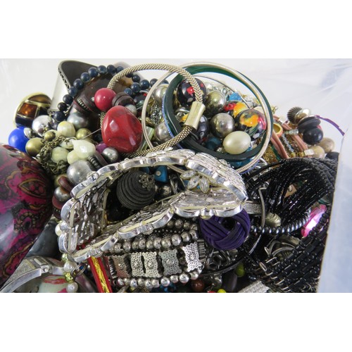 98 - 10kg bag of costume Jewellery.