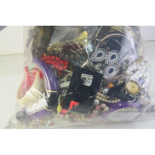 99 - 10kg bag of costume Jewellery.