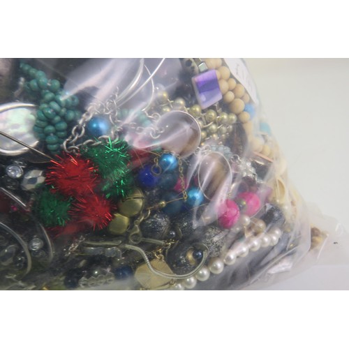 100 - 10kg bag of costume Jewellery.