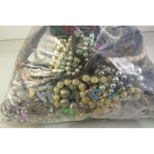 100 - 10kg bag of costume Jewellery.